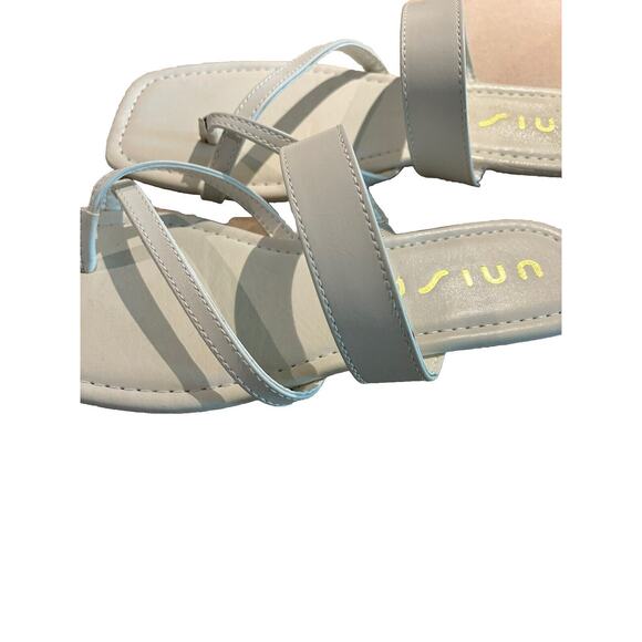 FREE W/PURCHASE UNISA Women Sandal 8.5M Thong Slide Faux Leather Off‎ White Flat - Picture 3 of 5